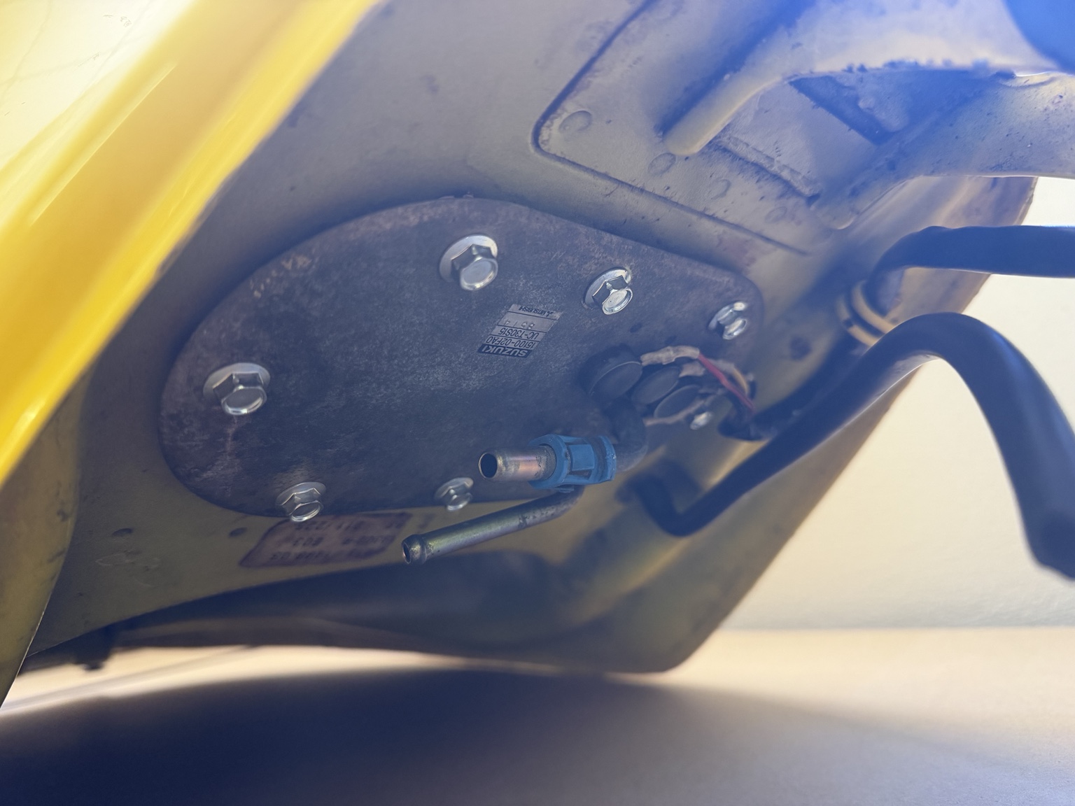 Fuel pump mounting plate on underside of TL1000R tank