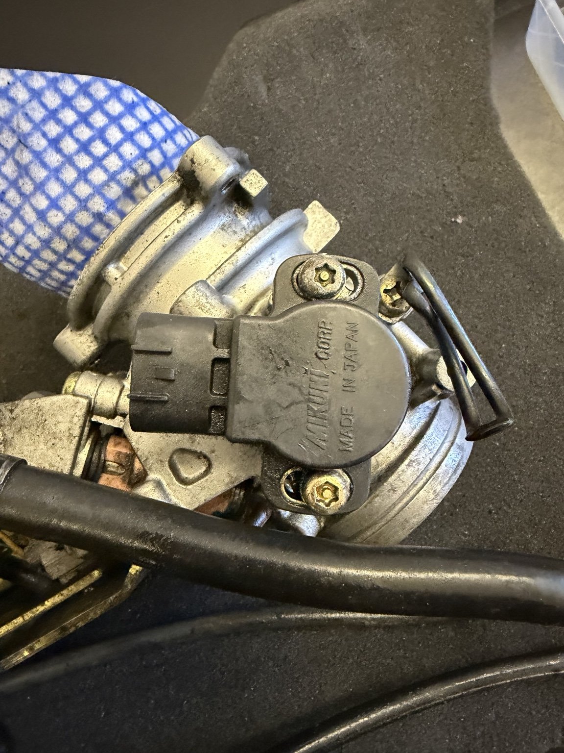 Mikuni throttle-position sensor on TL1000R throttle body